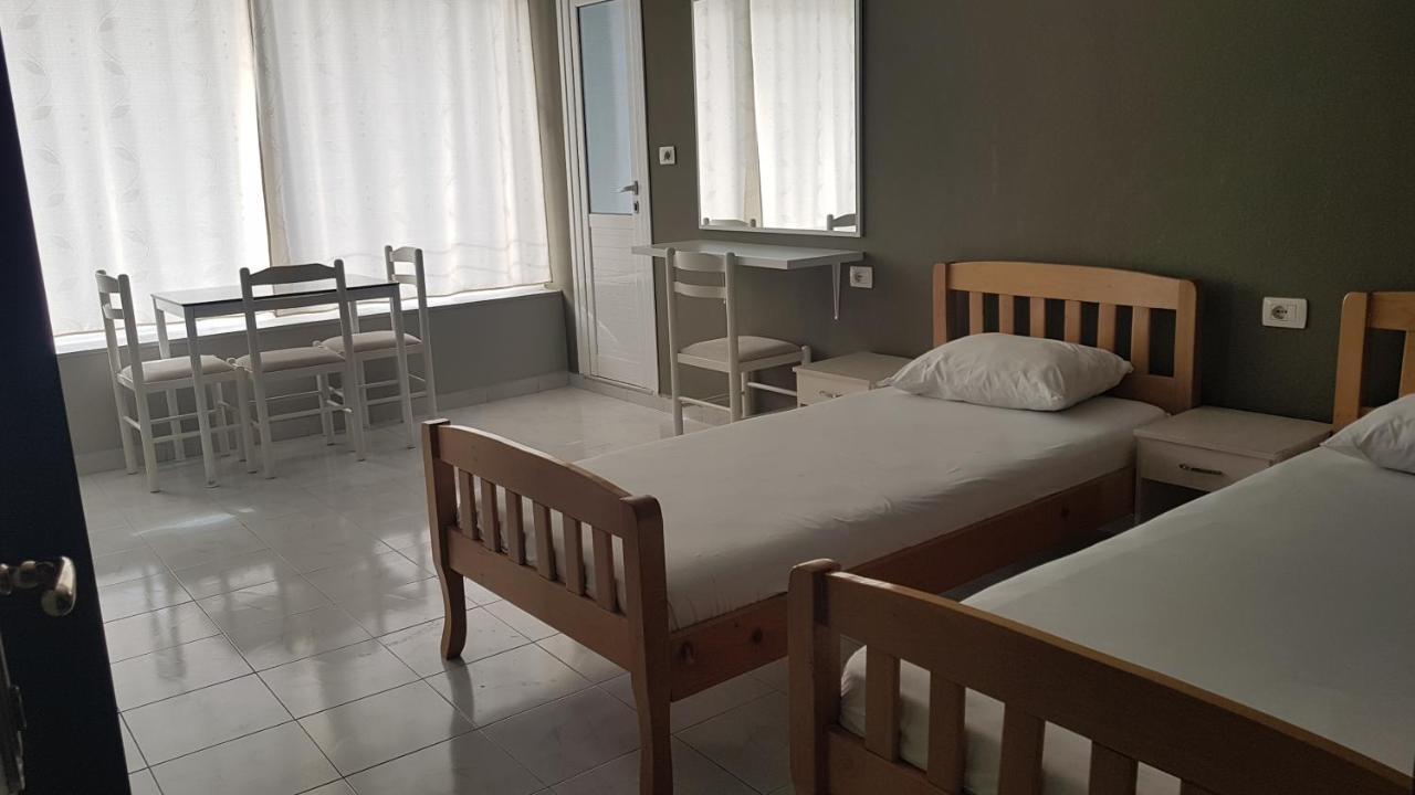 Aralis Rooms Sarande Bagian luar foto