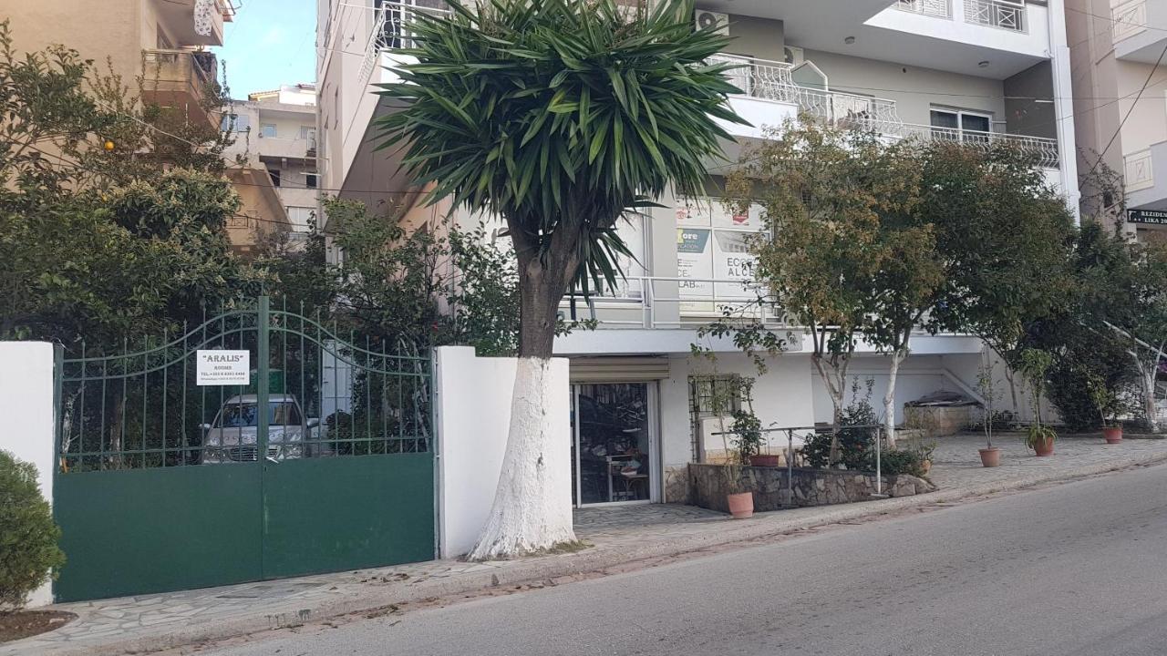 Aralis Rooms Sarande Bagian luar foto