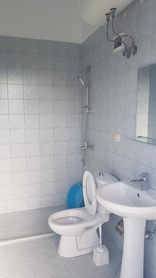 Aralis Rooms Sarande Bagian luar foto