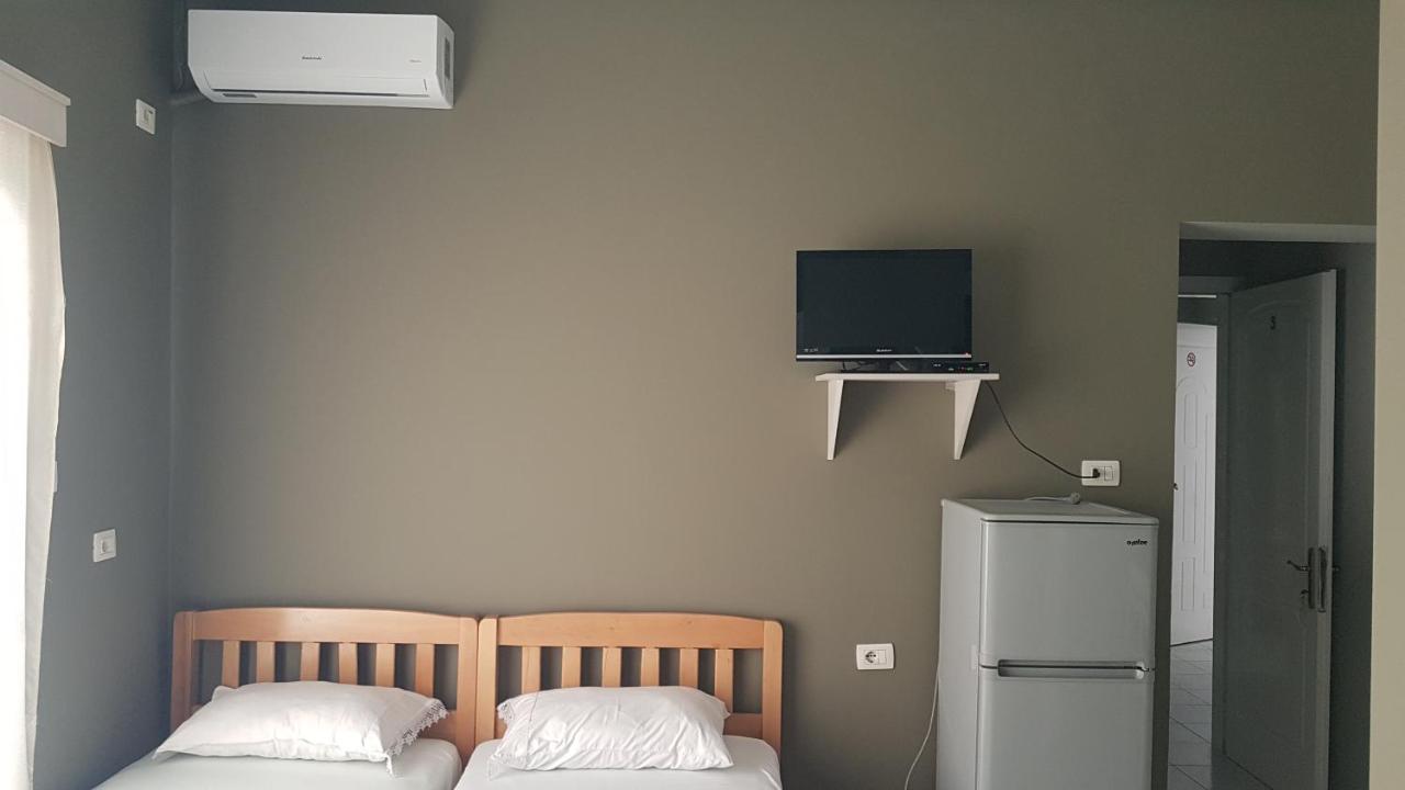 Aralis Rooms Sarande Bagian luar foto