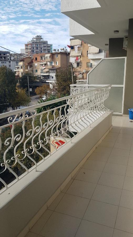 Aralis Rooms Sarande Bagian luar foto